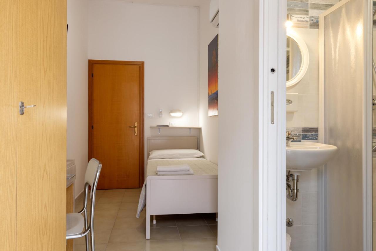 Hotel Giordo Rimini Exteriör bild