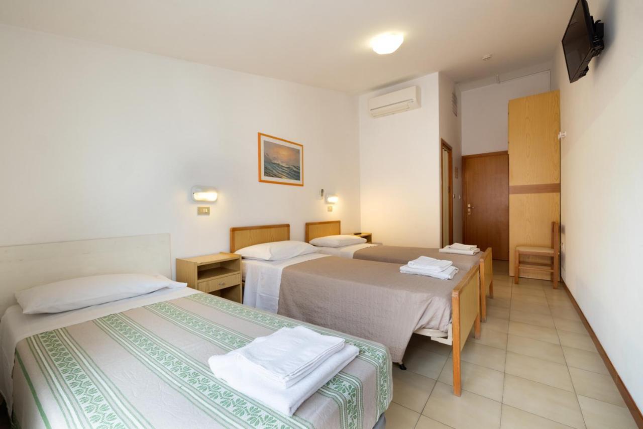 Hotel Giordo Rimini Exteriör bild